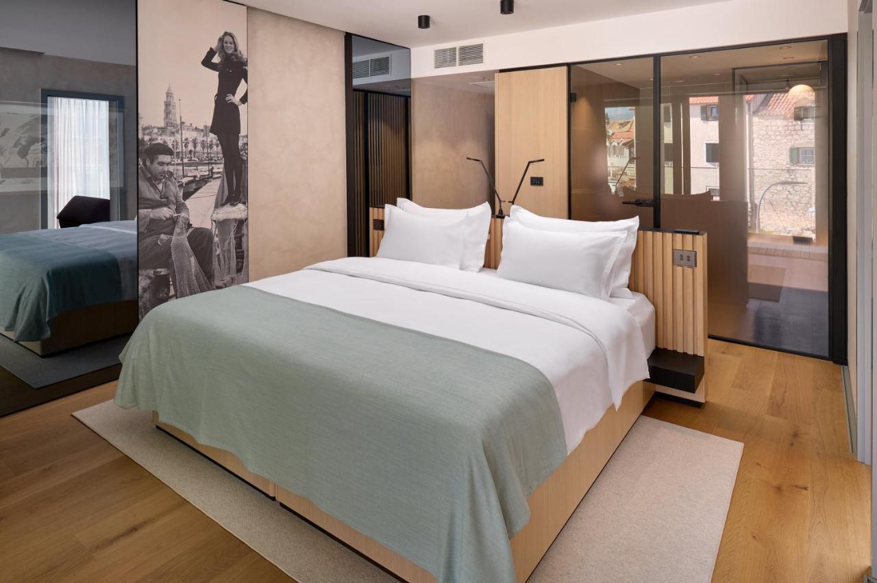 Hotel Ambasador Split Luaran gambar A room at the Hotel