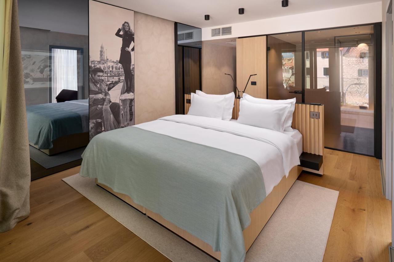 Hotel Ambasador Split Luaran gambar A room at the Hotel
