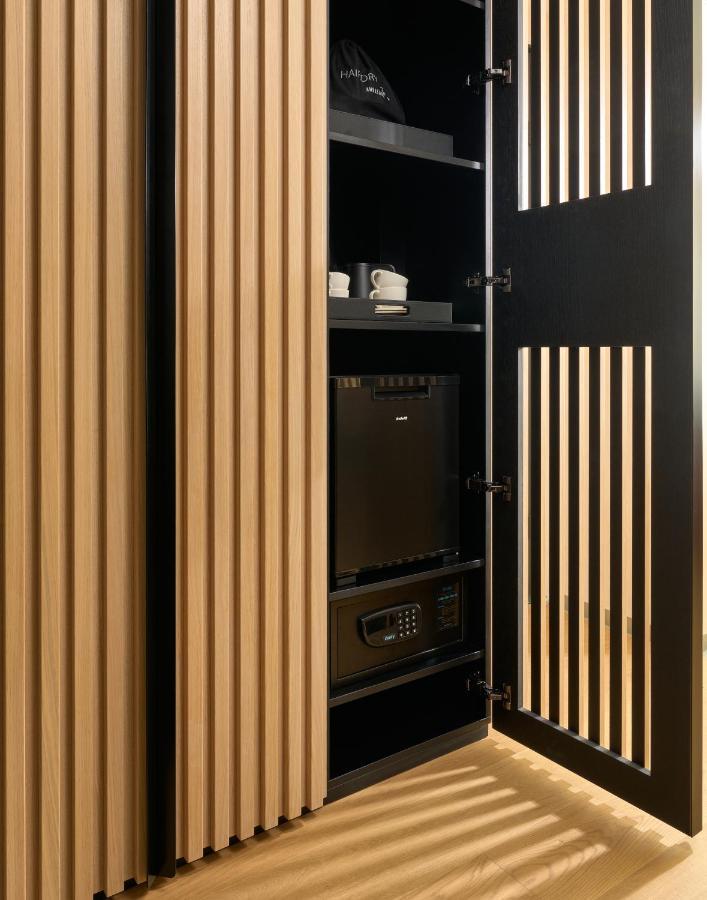 Hotel Ambasador Split Luaran gambar A safe in a hotel room