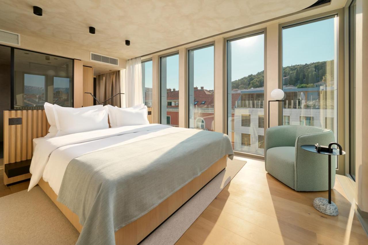 Hotel Ambasador Split Luaran gambar A room at the hotel