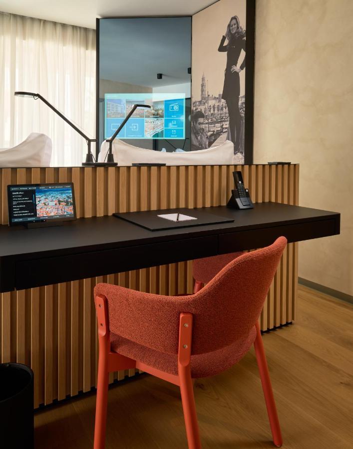 Hotel Ambasador Split Luaran gambar A room at the hotel