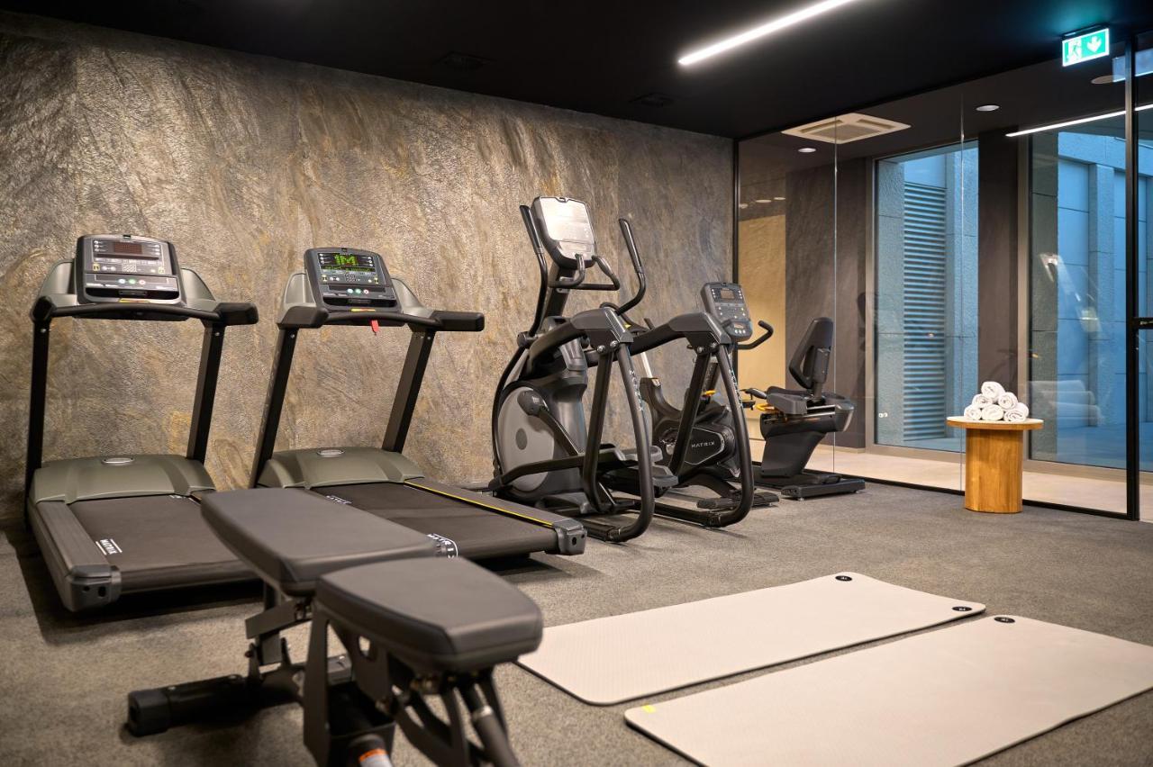 Hotel Ambasador Split Luaran gambar A gym at a hotel