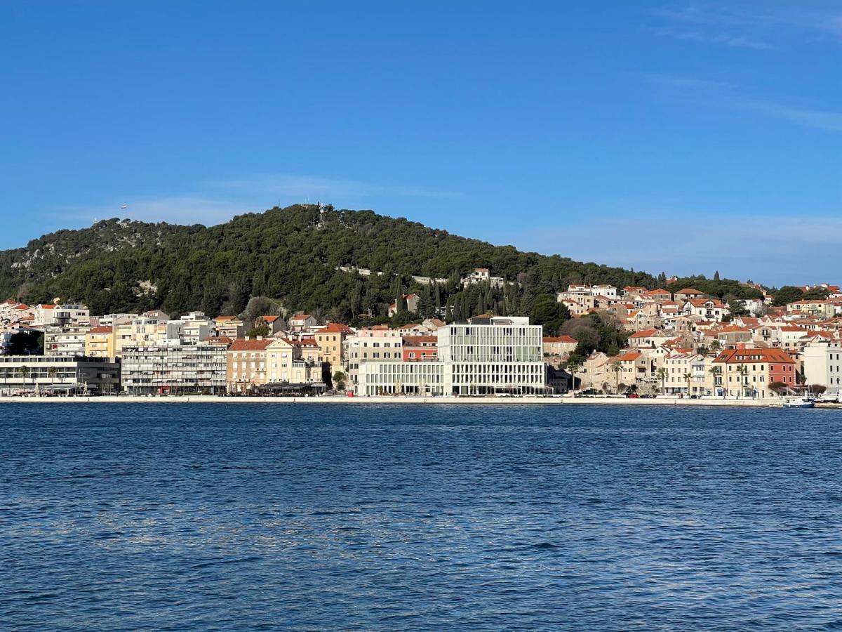 Hotel Ambasador Split Luaran gambar View of the town of Split