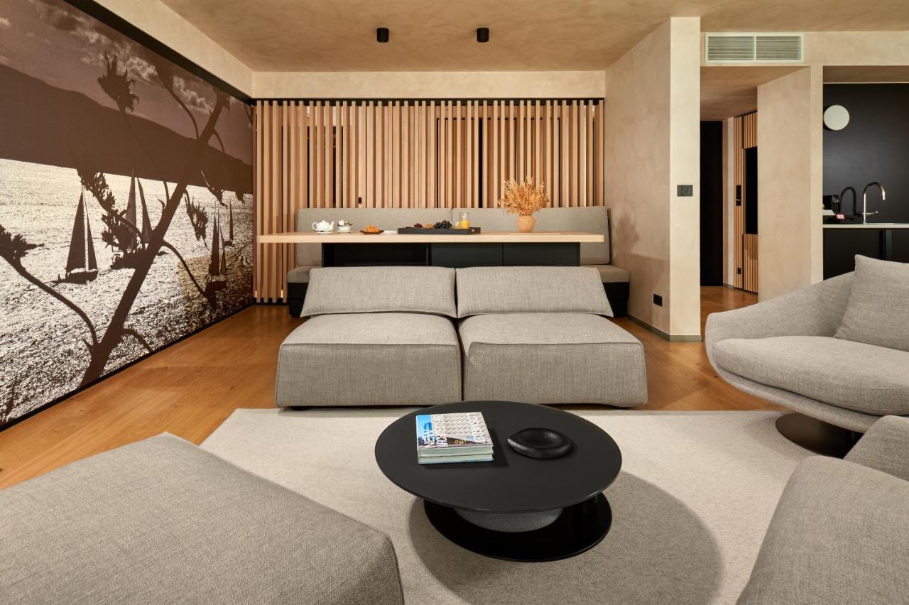 Hotel Ambasador Split Luaran gambar A suite at the Mandarin Oriental Munich