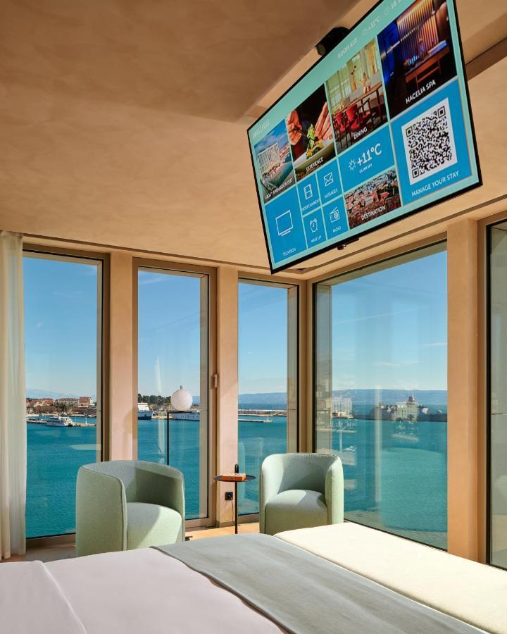 Hotel Ambasador Split Luaran gambar A motorized TV lift