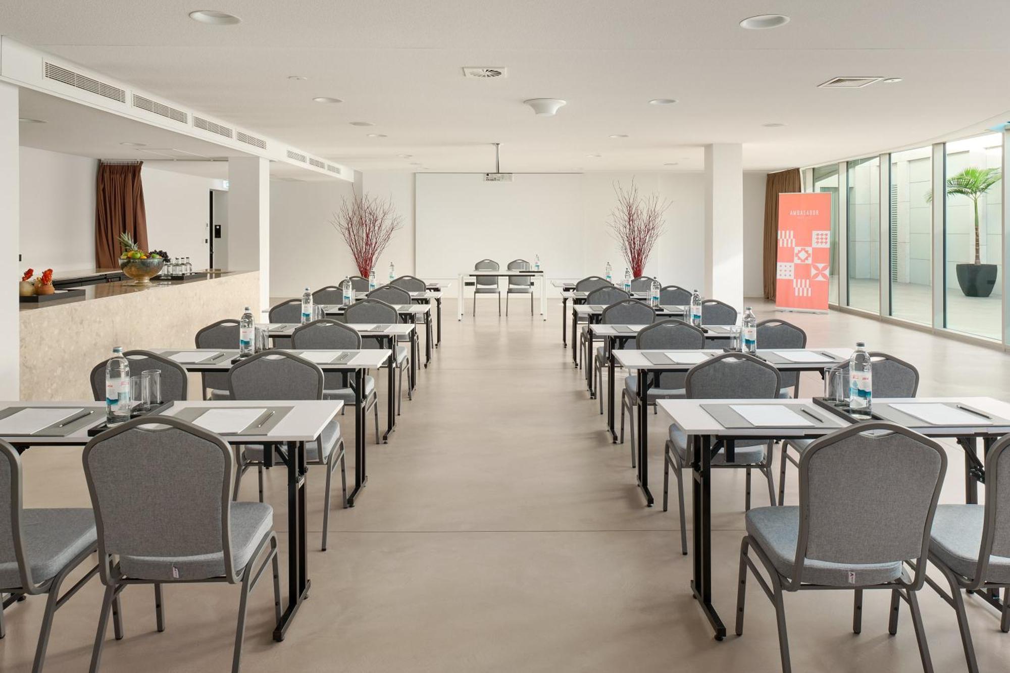 Hotel Ambasador Split Luaran gambar Meeting room