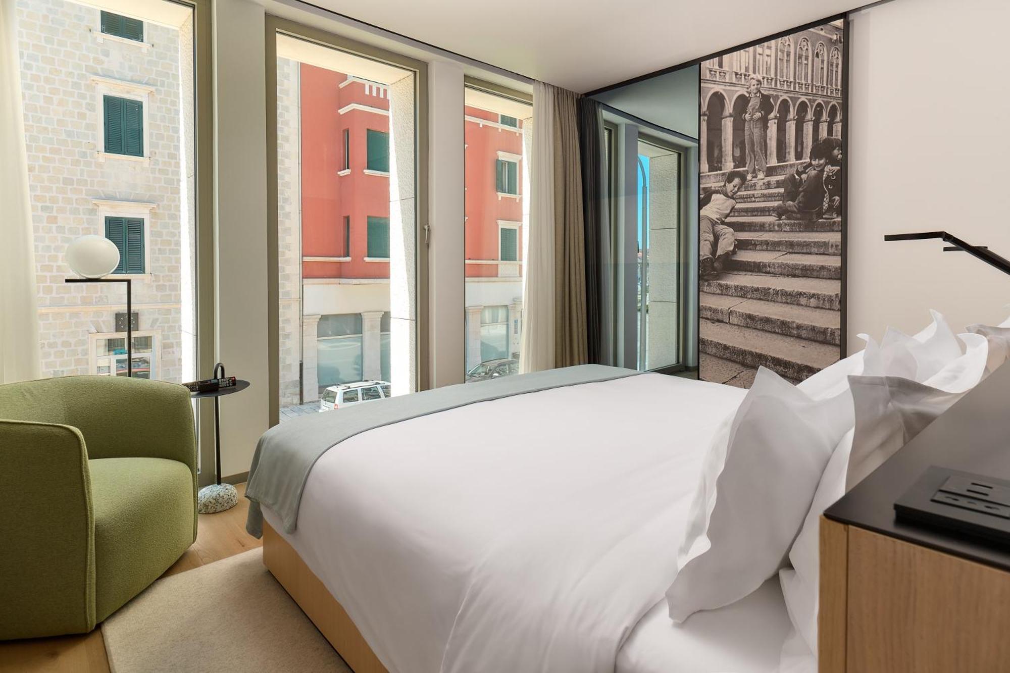 Hotel Ambasador Split Luaran gambar A bedroom at the hotel