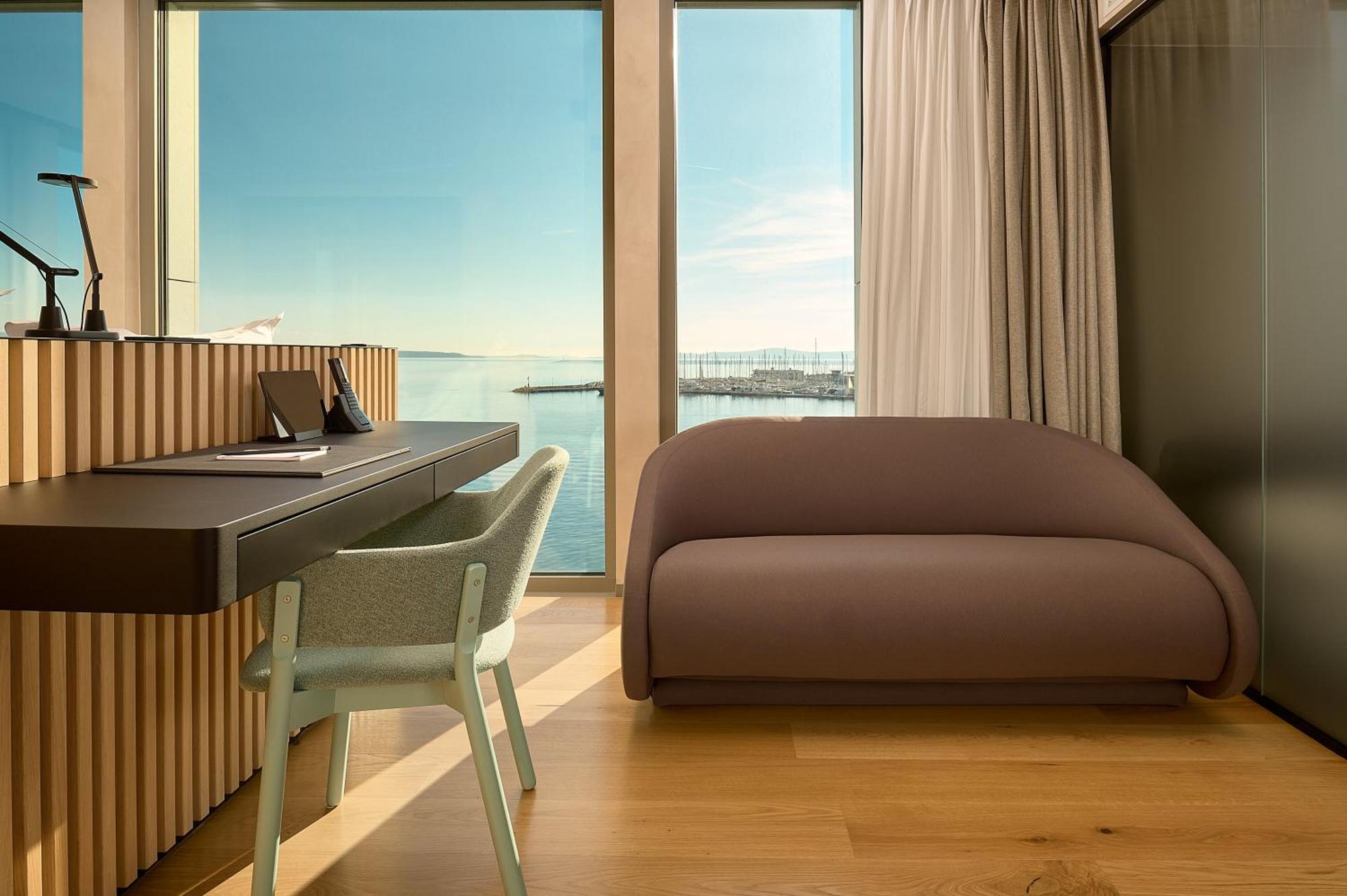 Hotel Ambasador Split Luaran gambar A room at the hotel